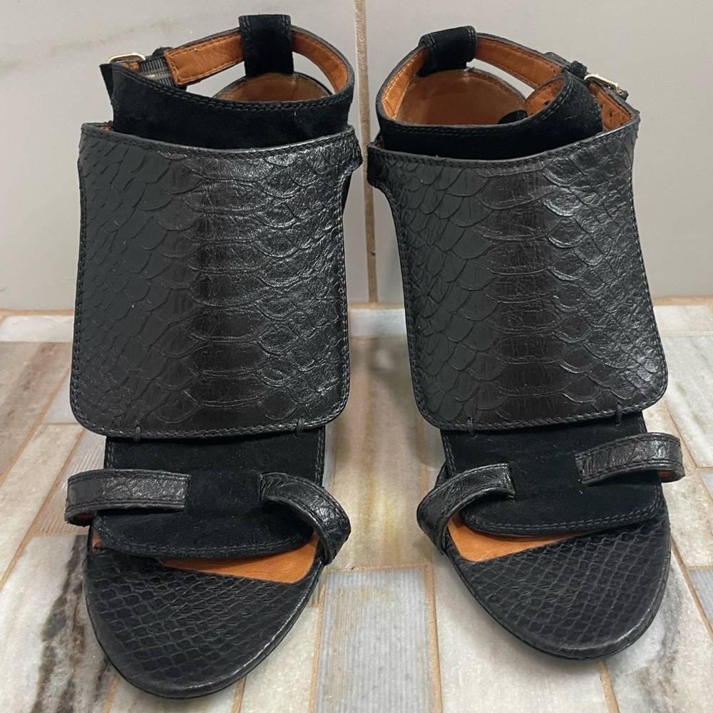 Givenchy Black Snake-Embossed Python Leather Ankle Strap Heels – EU 37 / US 7 - Picture 7 of 16